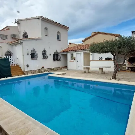 En Bord De Avec Piscine Privee Et Jardin A L'ametlla De Mar, Costa Dorada - Es-221-1